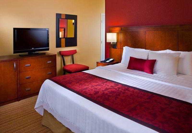 Courtyard By Marriott Covington / Mandeville Chambre photo